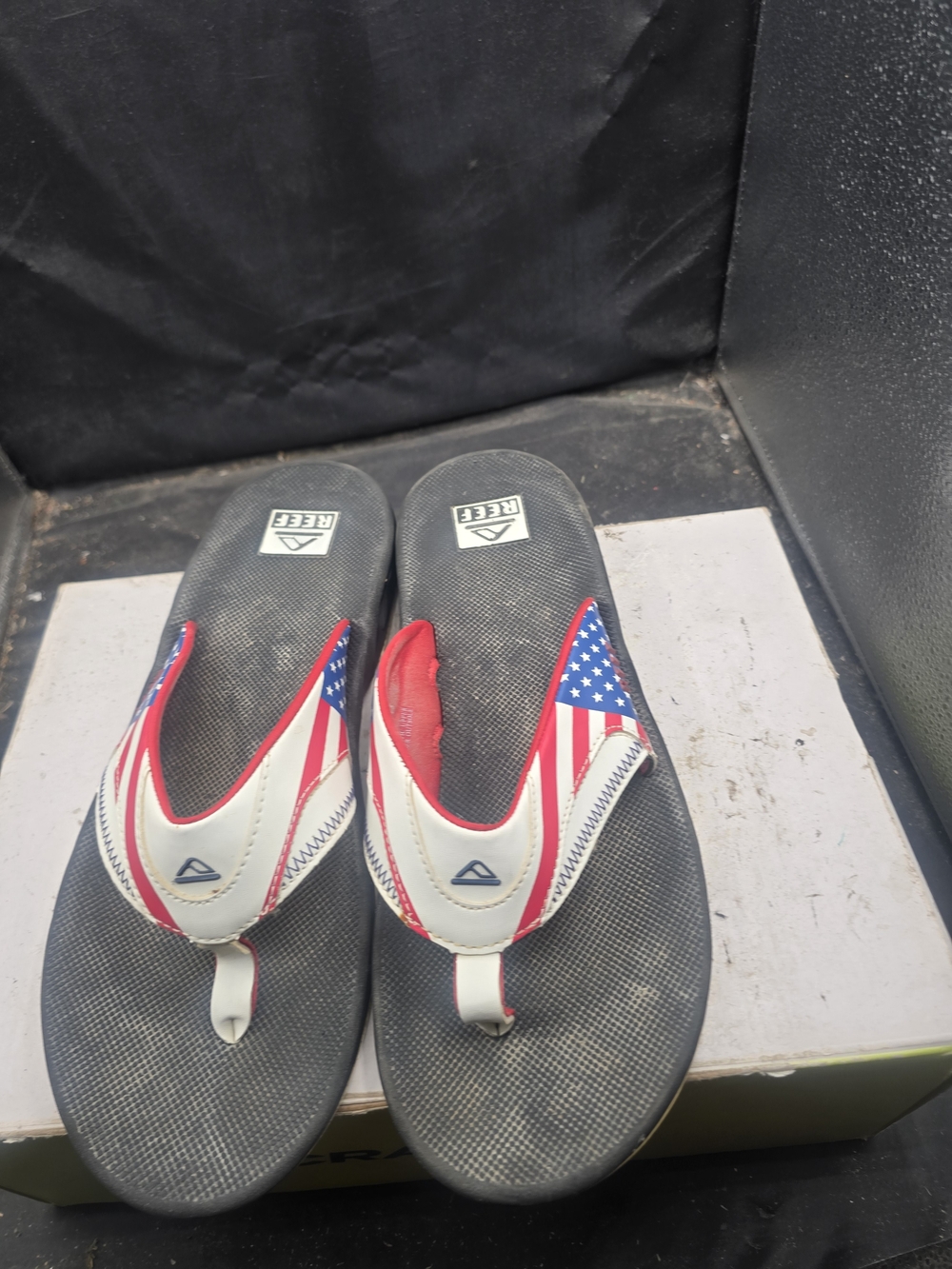 Reef Men’s Americana Flip Flops - Black/Red/White/Blue